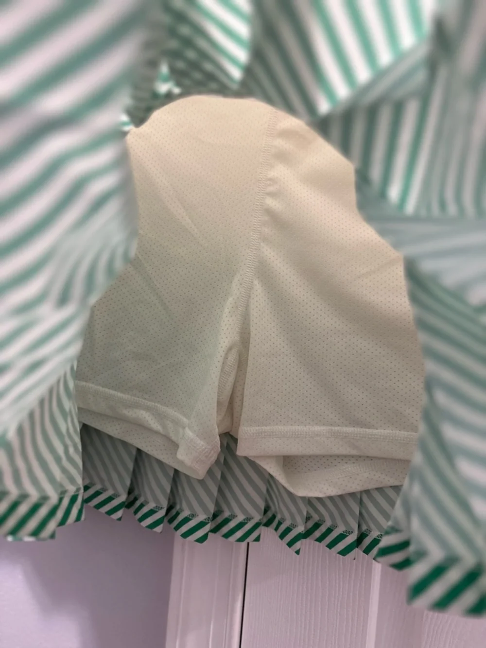 Tory Burch Sport Off White and Green Pleated Mini Skort Size Medium